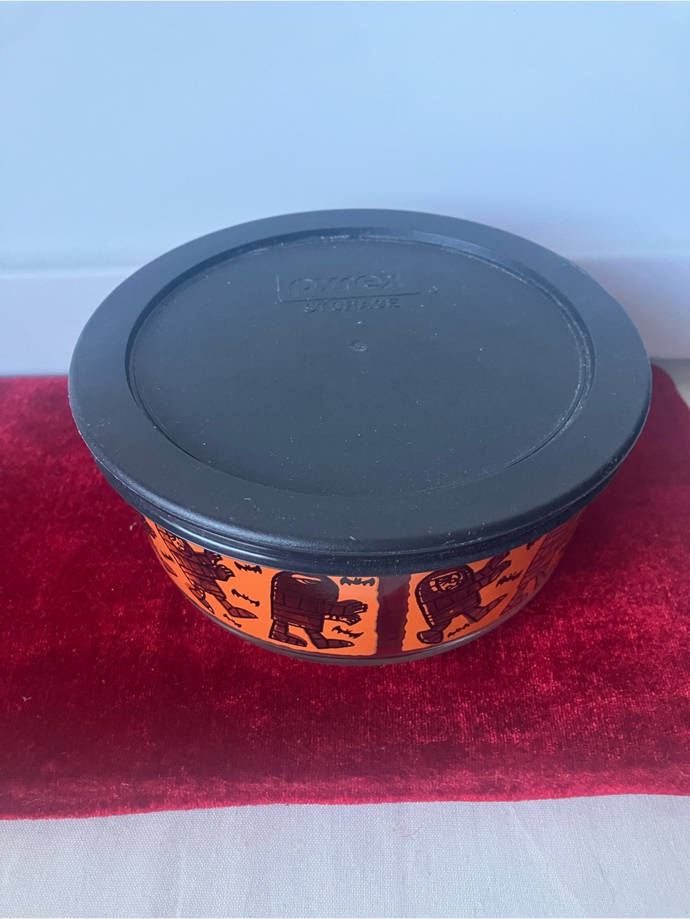 Pyrex 4 Cup Halloween Mummy Parade Glass Storage Bowl with Black Lid 1 Qt NEW